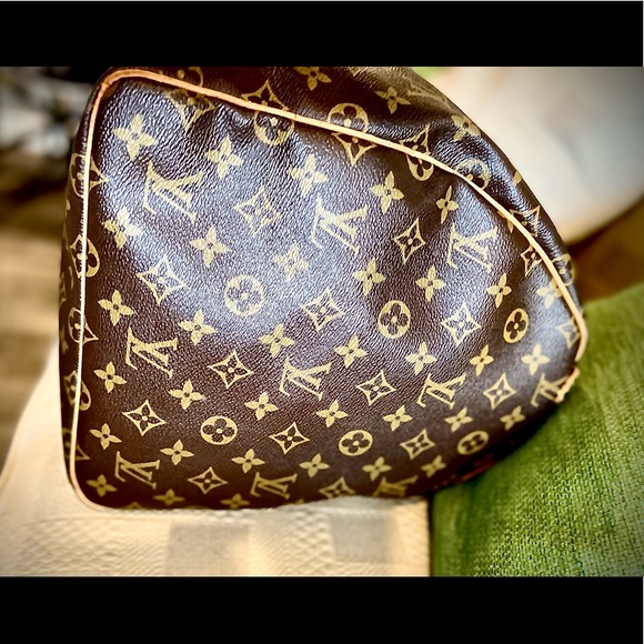 Louis Vuitton Authentic Monogram Keepall 55 - Picture 5 of 11
